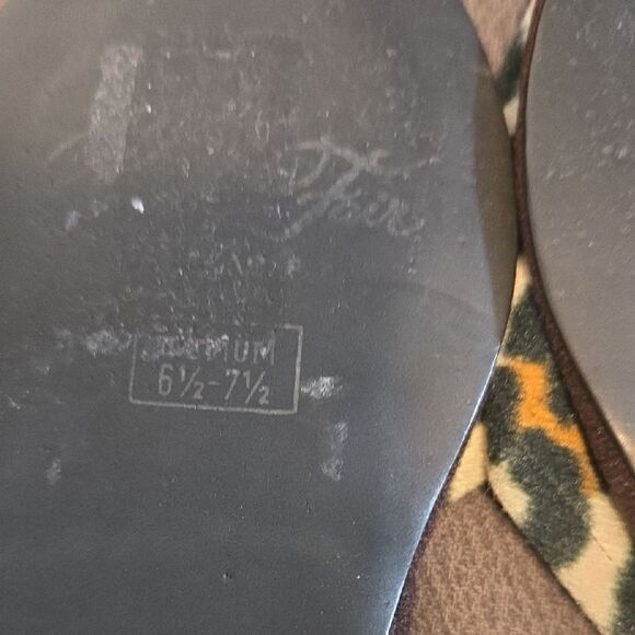 Leopard Print Slide Sandals - Picture 4 of 5